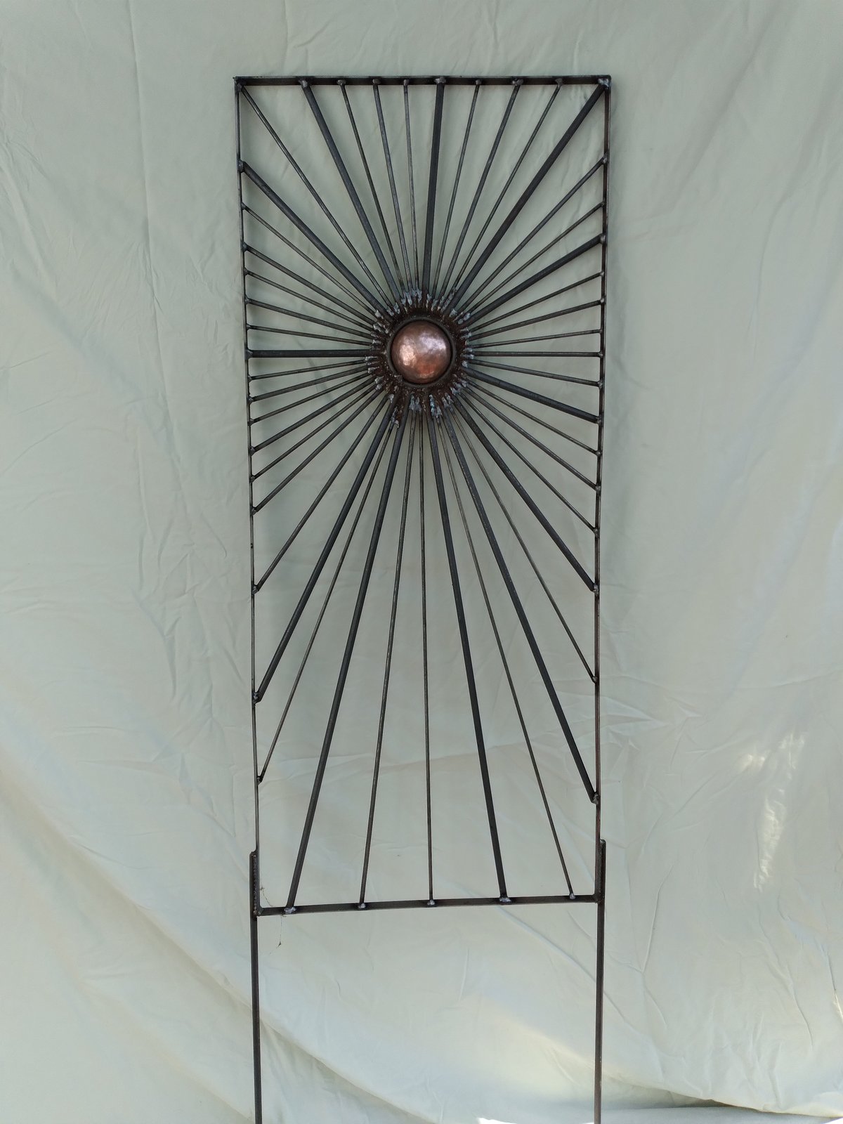 Radiating metal panel
